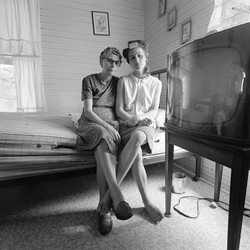 A collection of photographs taken over the course of four decades bears witness to the enduring intimacy of family life and the tenderness of Emmet Gowin’s photographic gaze.