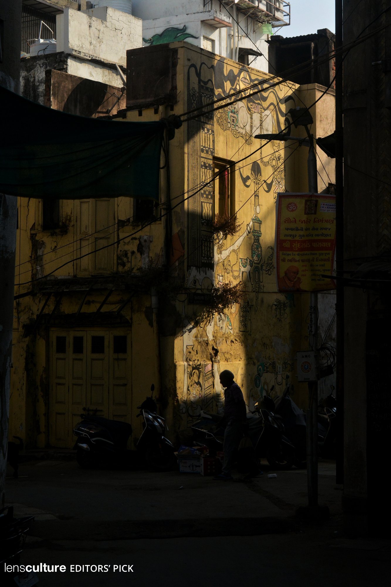 The Decisive Light