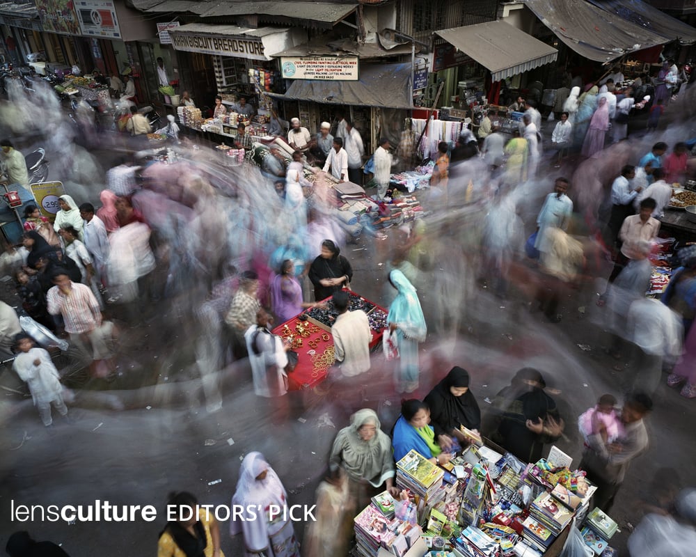 Saifee Jubilee Street, Kumbharwada, Mumbai, India, 2007. Photo from METROPOLIS (2007-2015).
