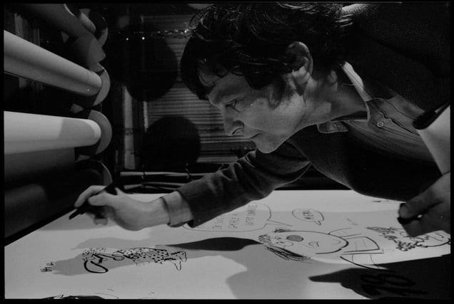 A magical experience: photographing Reiser working on a cartoon. 1978. © Xavier Lambours / Signatures. Un projet de Signatures, maison de photographes