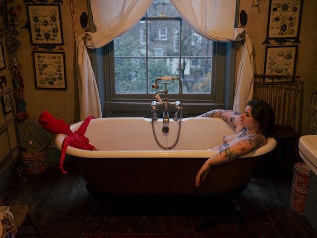 Lois and Lilith in her parents bathtub