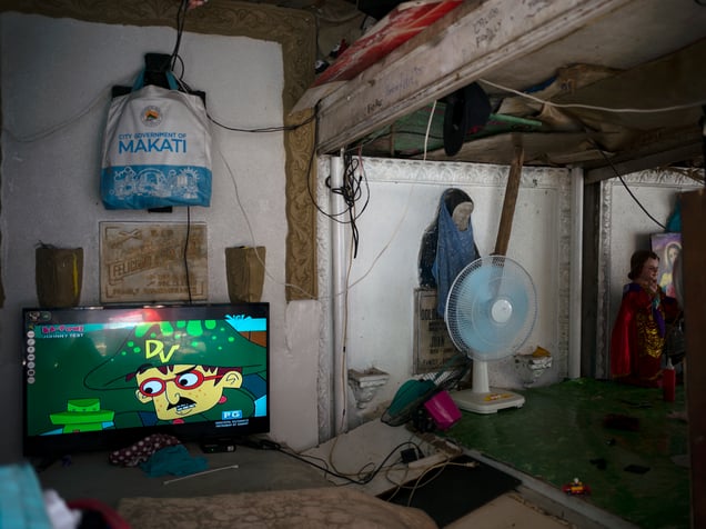 TV.SET AND FAN- South Manila, Pasay cimetery. 03-05-2019