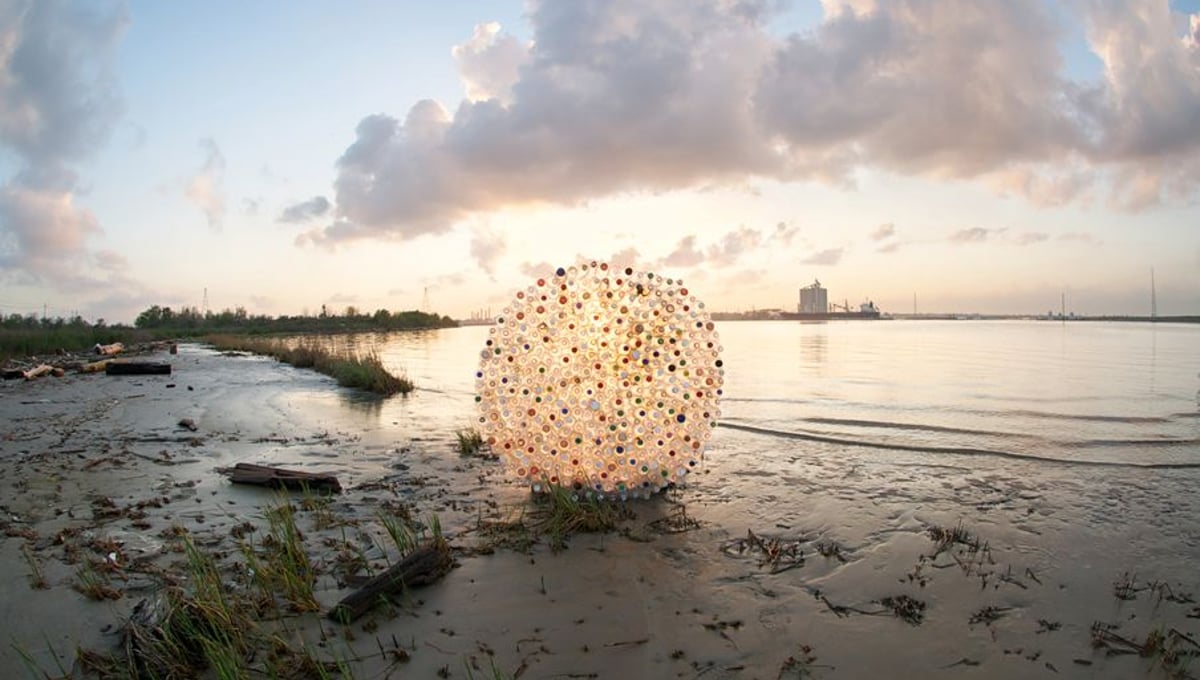 Plastic Bottle Debris Circle © Jeremy Underwood
