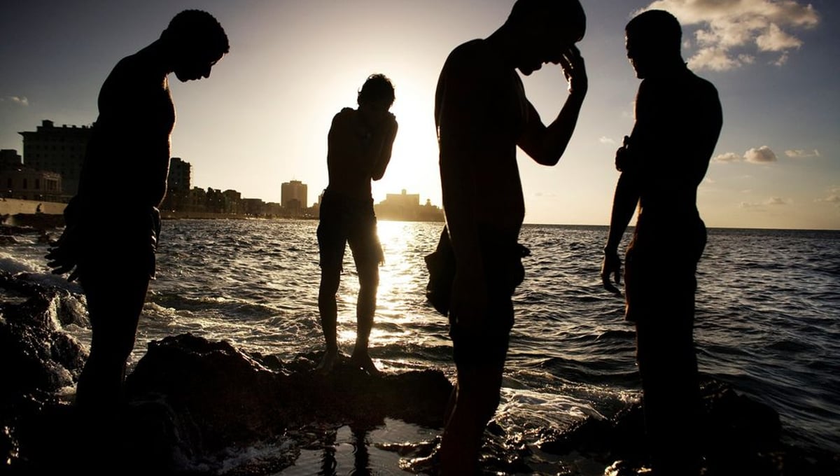 CUBA. A group of Cuban young men take a break from swimming in the water in front of the Malecon sea wall in Havana, Cuba. © Brian L Frank, US / Independent / Editorial Photojournalist / Brian is a POYI and NPPA award winner. http://www.brianfrankphoto.com.