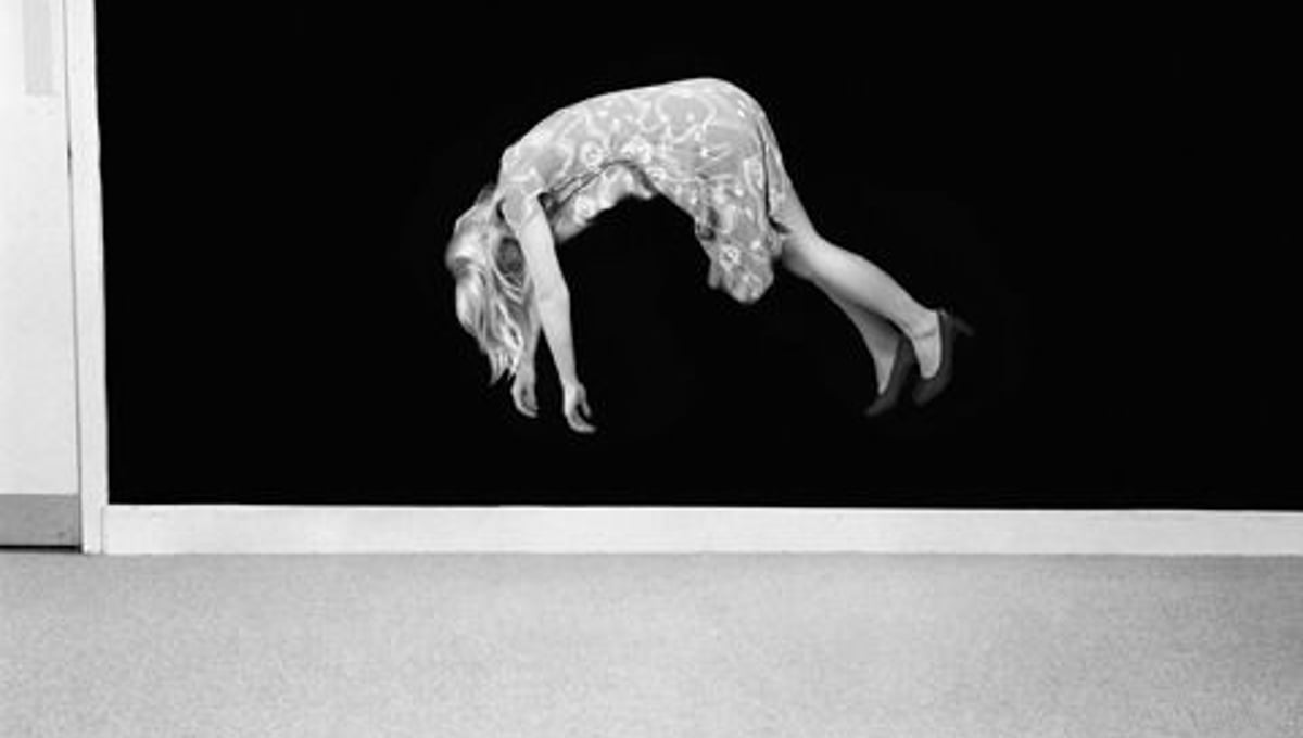 Aerial Suspension, from the series "Conjurations" © Clare Strand and courtesy of Camilla Grimaldi Gallery, The Unicredit Bank Collection
