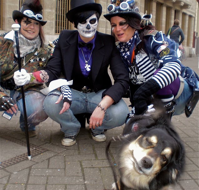 "HAPPY HALLOWEEN"