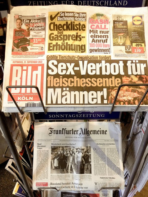 "FEED ME, KÖLLE!" or "COLOGNE MAD MEAT MUSICAL" "FÜTTERE MICH, KÖLLE!"
