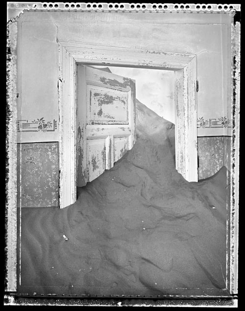 Abandoned: Namib Desert © Elaine Ling