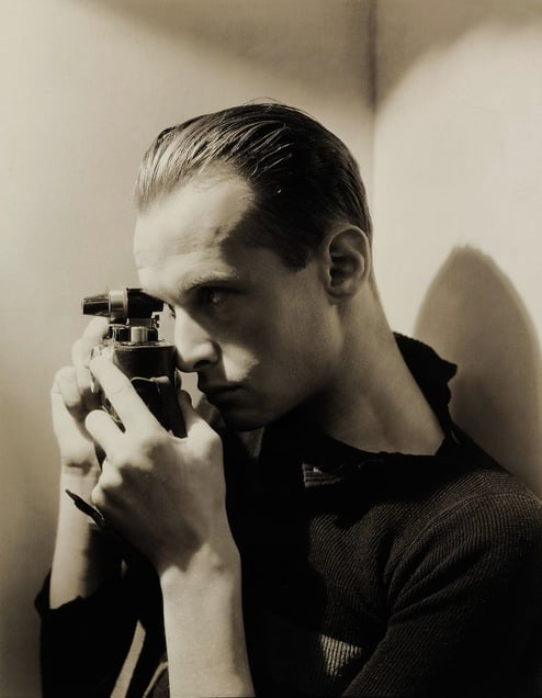 george Hoyningen-Huene:Henri Cartier-Bresson, New York, 1935 © Henri Cartier-Bresson/Magnum Photos, courtesy Fondation Henri Cartier-Bresson