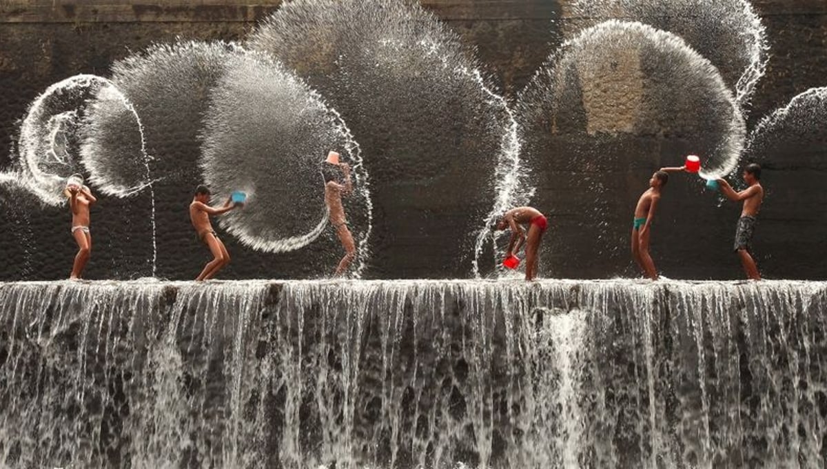Playing © Chee Keong Lim