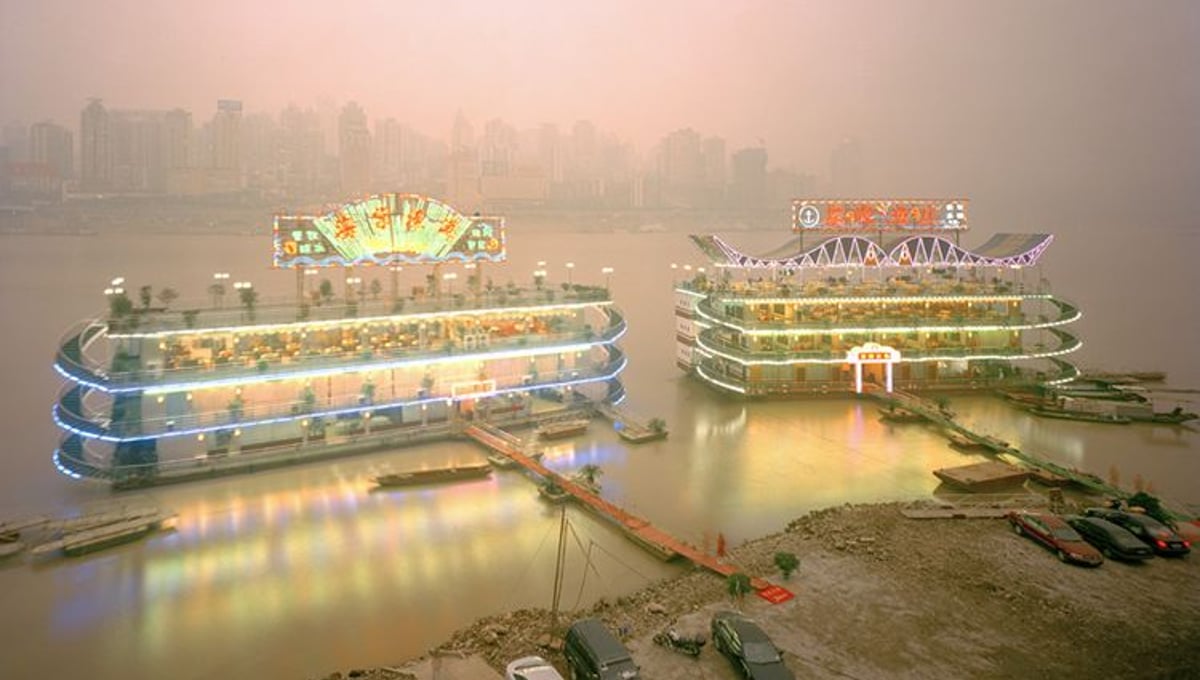 Restaurant Boats, Jialing River, Chongqing 2005. © Ferit Kuyas.