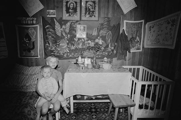 Zofia Rydet, Sociological Record, Bialy Dunajec, 1984. People in Interiors cycle © Zofia Augustynska-Martyniak