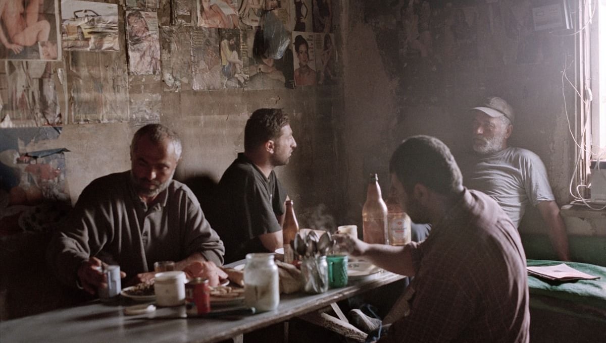 Drinking with neighbors © Dmitry Gomberg