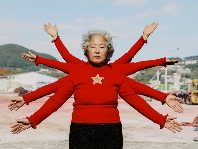 "Even if I had ten hands, it wouldn’t be enough.": 
 Most married women at that time were in charge of all household duties while living with three generations in one home. Cleaning, laundry, and preparing meals for the extended family were all the mother's responsibility.