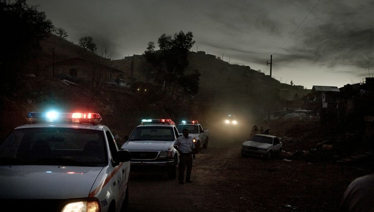 Police in Nogales, Sonora conduct a street sweep for drug dealers and drug users.  Cities along the US-Mexican border have always existed in their own space, defined more by their position between two countries than their presence in one of them.  With border security increasing, more smuggling is now conducted in the Sonoran desert rather than through cities. © David Rochkind