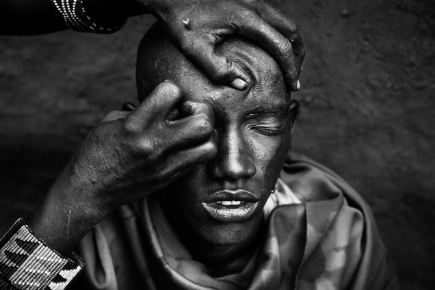 Simel, the brother of Isina and Nasirian is being shaved the day before the circumcision. © Meeri Koutaniemi
