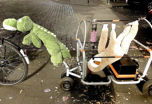"CROCODILE ROCK" oder "DIE KARAWANE ZIEHT WEITER" “THE CARAVAN MOVES ON”