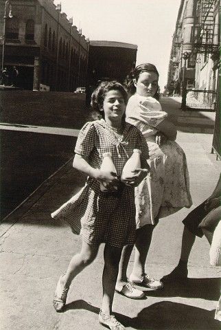 HELEN LEVITT 写真集 Helen Levitt | New York (1939) | Artsy