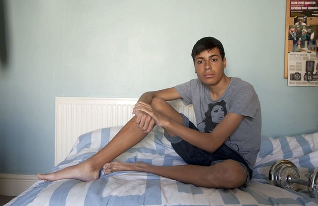 Ben, 17 years. Shaves his legs and straightens his hair. From the series "In My Skin" © Michelle Sank