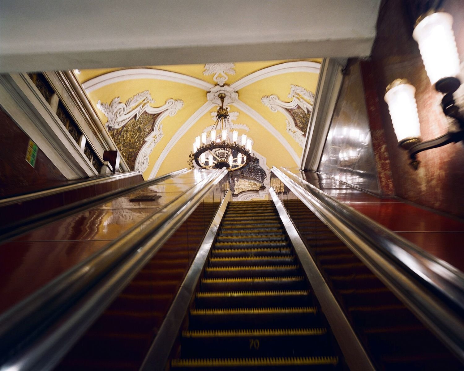 Moscow Metro - Photographs and text by Tomer Ifrah | LensCulture