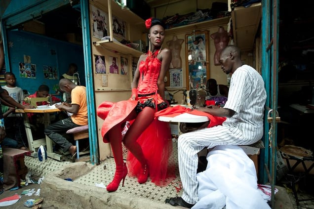 2nd prize Arts and Entertainment Singles: © Vincent Boisot, France, Riva Press for Le Figaro Magazine. Dakar, Senegal, 9 July.  A model poses in front of tailor stalls in the center of Dakar, Senegal. She wears the creation of a designer, Yolande Mancini, participating in the 9th edition of Dakar Fashion Week.