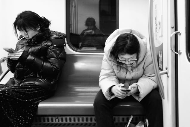 Twin Feeds, Mirrored