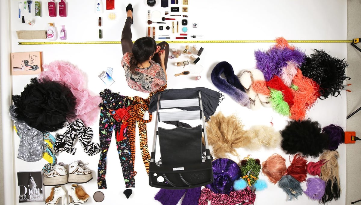 Behind the scenes of Vivienne's day, drag queen, Tokyo