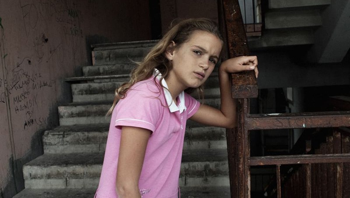 La Vela Rossa (The Red Sail), 9th floor, Scampia, Naples. 
Anna, nine years old.
© Valerio Spada.