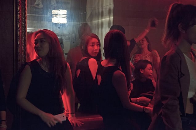 Girl in red light © Maroesjka Lavigne