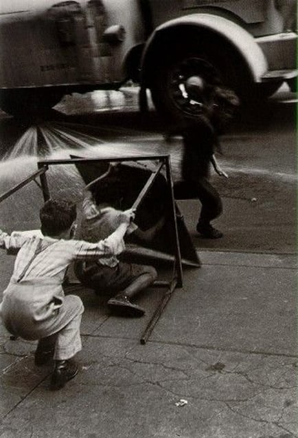 New York, circa 1940, © Helen Levitt. Courtesy Laurence Miller Gallery and/or powerHouse Books.
