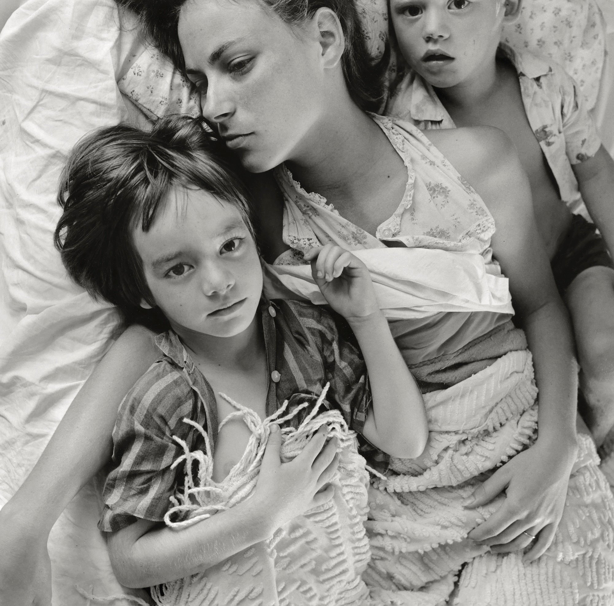 Nancy, Edith, and Dwayne, Danville, Virginia, 1966 © Emmet Gowin, courtesy Pace Gallery