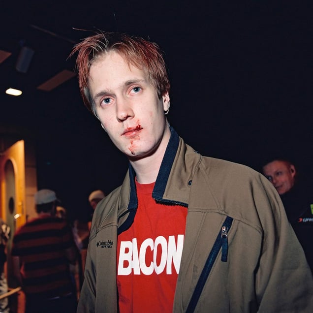 Outside a night club, 03.45  from the series BATTERED (2006-2007). © Harri Pälviranta