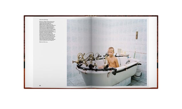 Arnold van Bruggen, Rob Hornstra: The Sochi Project. Published by Aperture.