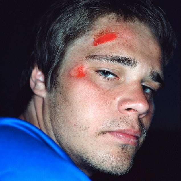 Outside a bar, 23.10  from the series BATTERED (2006-2007). © Harri Pälviranta