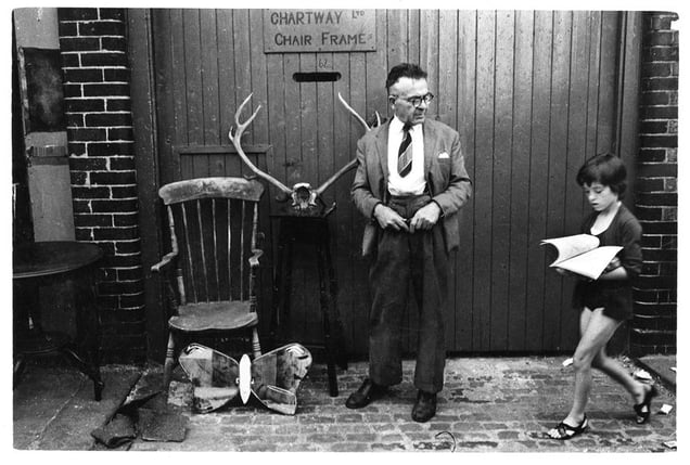 Brick Lane Market, London, 1966. Tony Ray-Jones © The National Media Museum, Bradford, UK