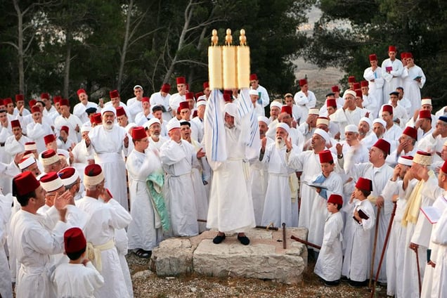 Mt. Grizim, May 07 - Samaritans performing Shavuot pilgrimage ceremony © Natan Dvir