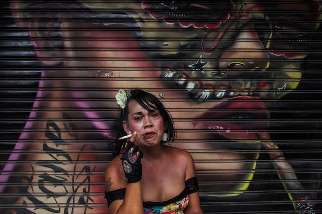 Nur relaxing during work