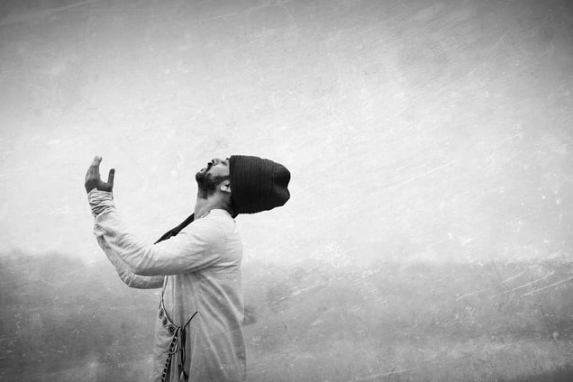 Often kings from neighbouring states used to make offers to transfer Khusrau to their court but the sole reason he never agreed to go was because he could not live far away from his spiritual master Hazrat Nizamuddin Auliya, who he revered the most