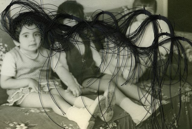 sur la canapé / on the sofa, from the series Photos-Souvenirs, © Carolle Benitah