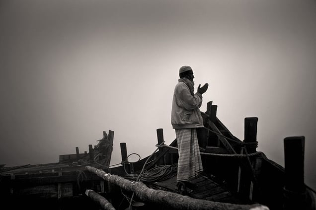 Aged 65, Aiyub Ali rises early to offer his prayers before a full day loading the boat with golpata. Sunderban, Satkhira. © Munem Wasif/VU'