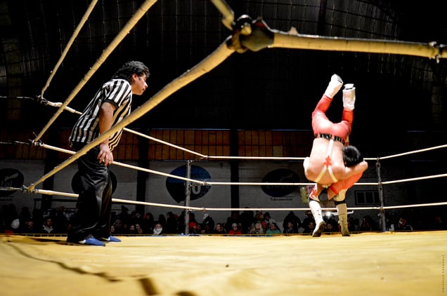 Cholitas Wrestling, 28