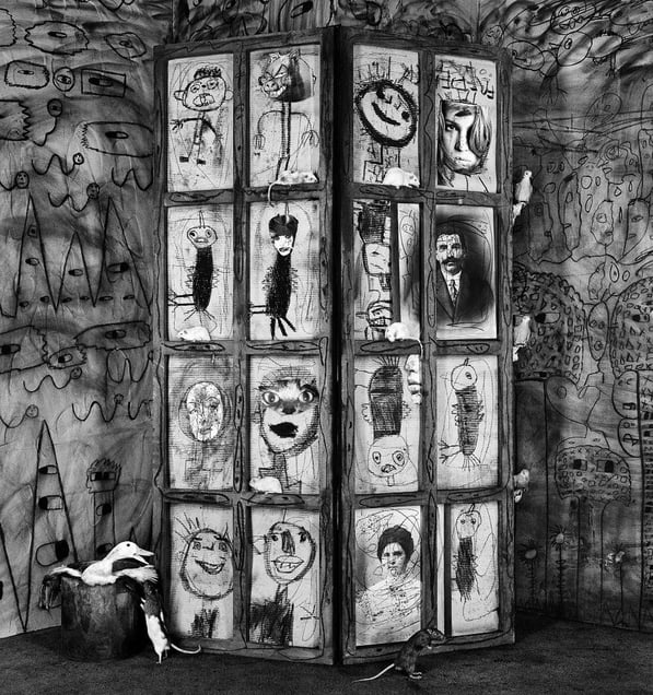 Onlookers. From the series "Asylum of the Birds" © Roger Ballen
