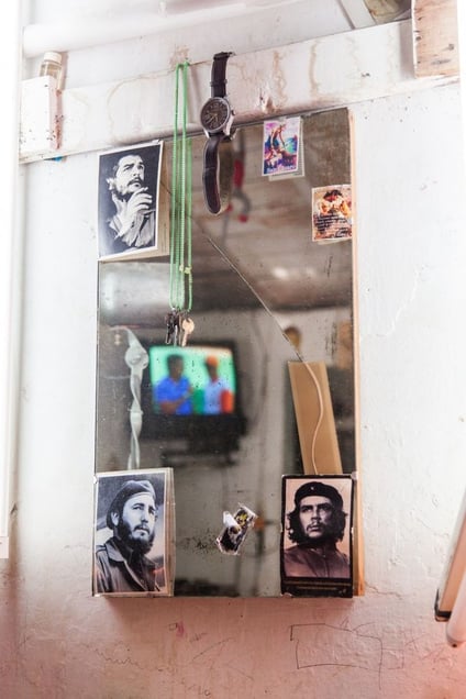 Tattoo artist’s mirror, Cienfuegos © Mariette Allen