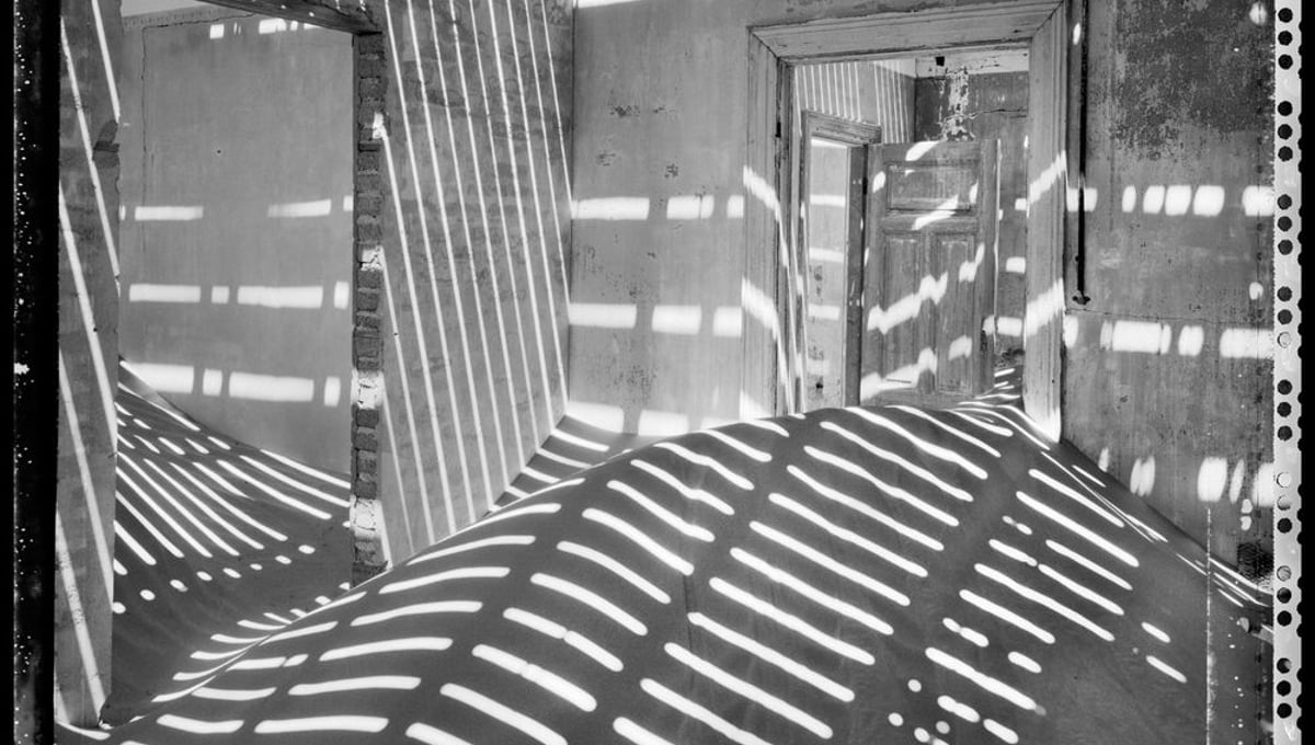 Abandoned: Namib Desert © Elaine Ling
