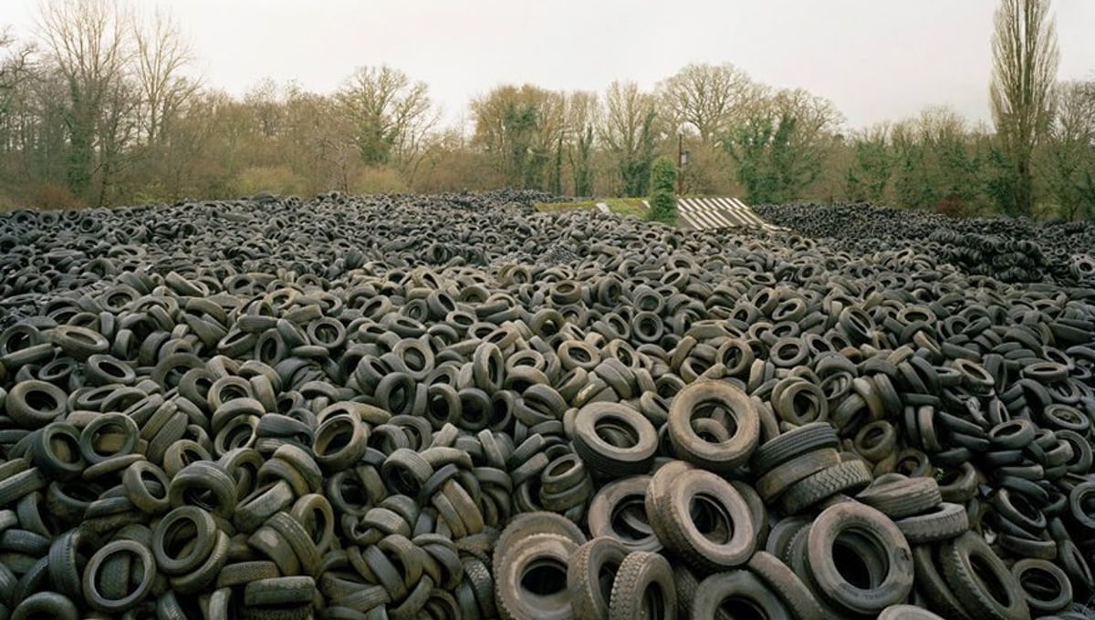 Tyres, from the series Cycles © Simon Carruthers