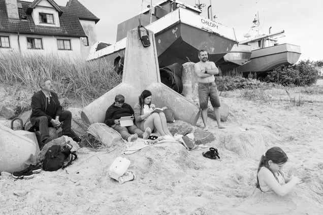 A family relaxes on the beach at the Baltic Sea.