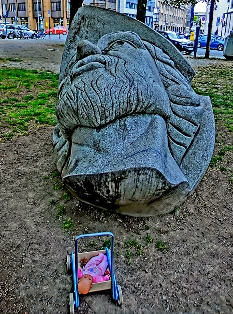"ES WAR EINMAL IN COLONIA..." "ONCE UPON A TIME IN COLONIA..."