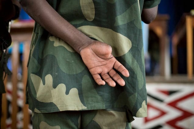 A woman testified that she had been raped at night and couldn’t clearly see her attacker’s face, but she recalled a long scar on his forearm and that he had no thumb. The judges asked if that man was present in the trial room.  She hesitated. When the judges encouraged her, she firmly pointed out her attacker. He was then summoned to the stand for questioning. © Diana Zeyneb Alhindawi