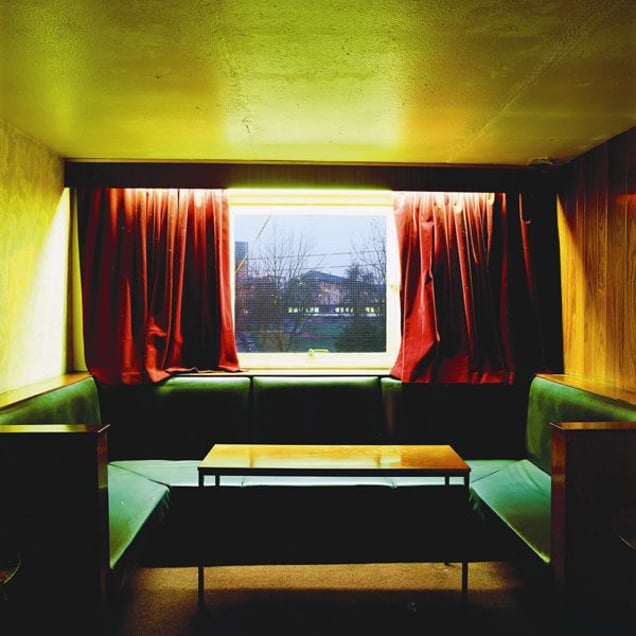 © Dan Dubowitz, Last Orders at the Queens. Honorable Mention, LensCulture International Exposure Awards 2010