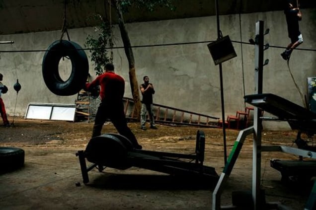 1st prize Sports Features Stories, © João Kehl, Brazil, Cia de Foto, Boxing gym, Sao Paulo